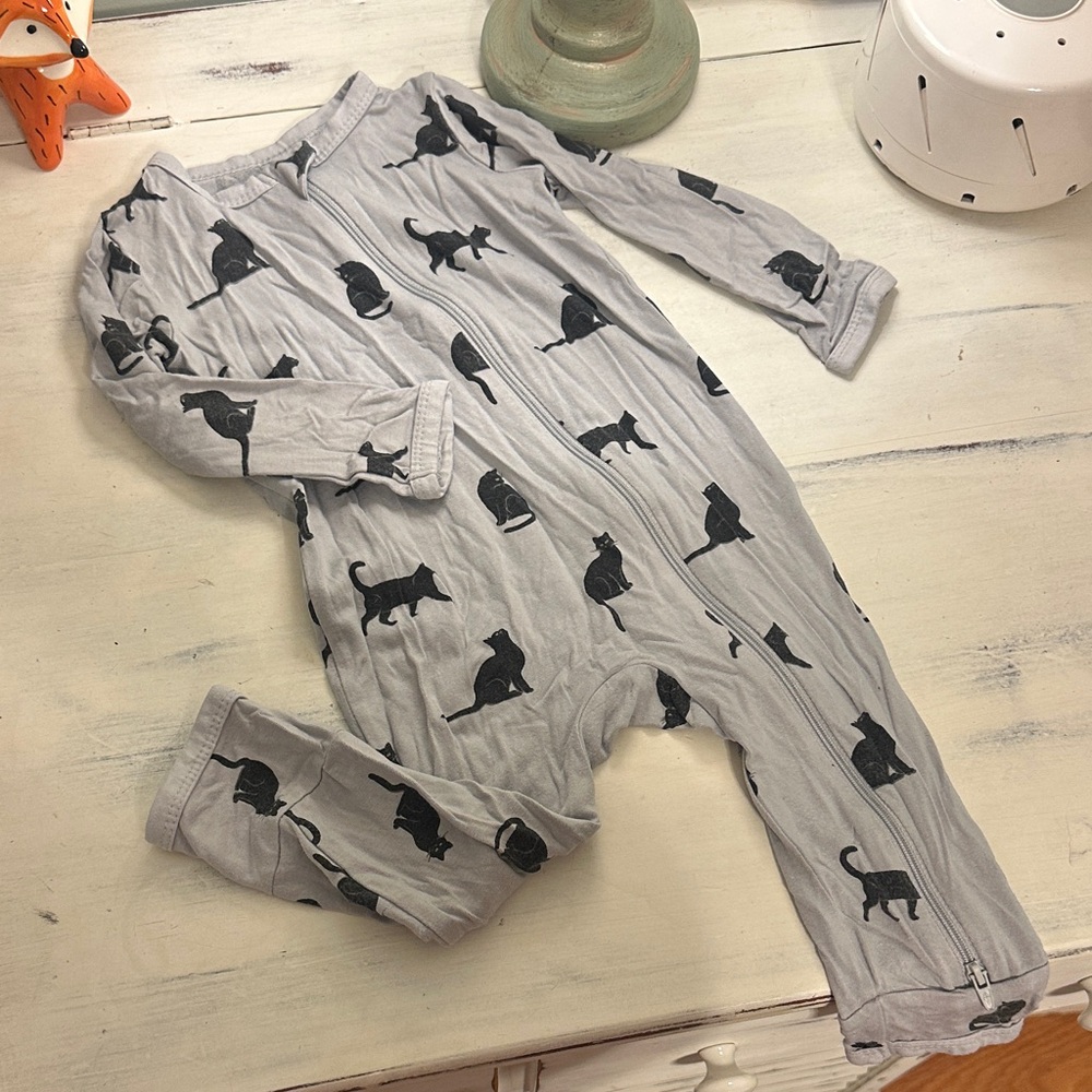 KYTE baby Gray Cat Print Pajama Onesie